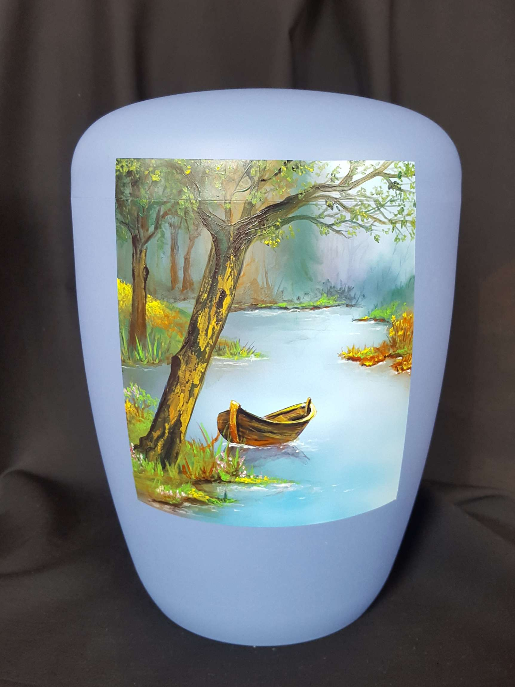 Schmuckurne bemalt mit Ruderboot in Landschaft