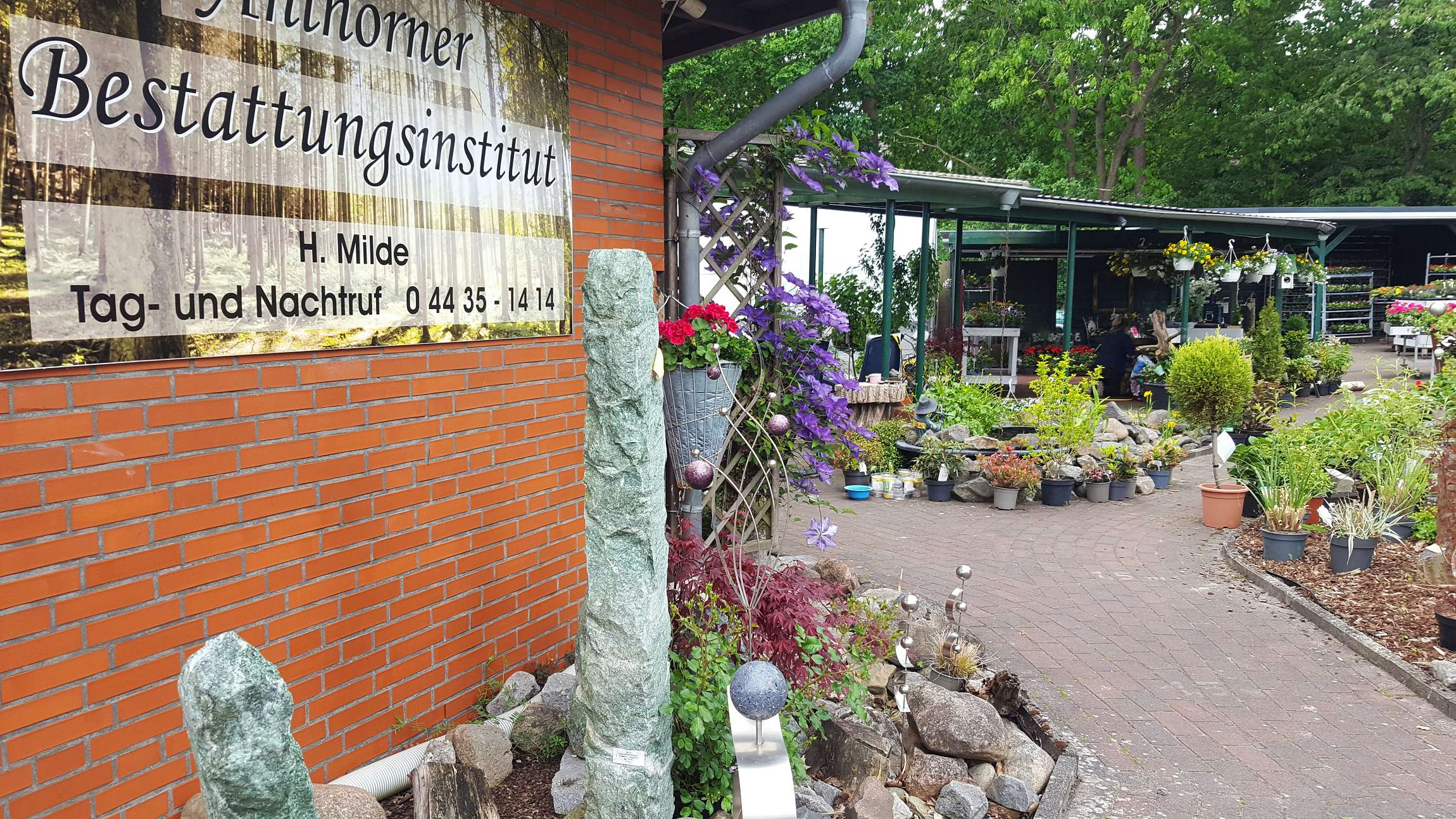 Friedhofsgärtnerei Blick in den Außenbereich