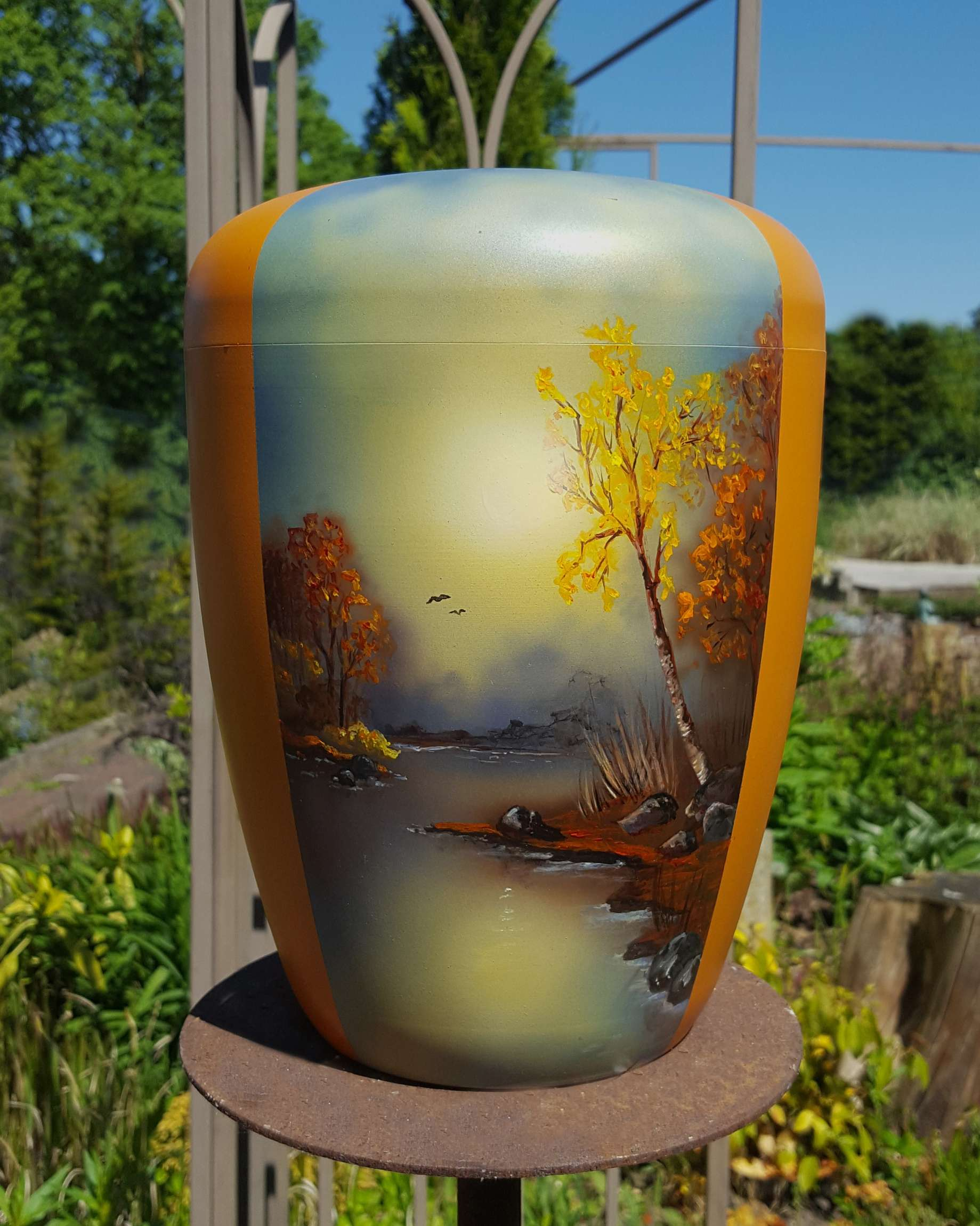 Schmuckurne bemalt mit Seelandschaft