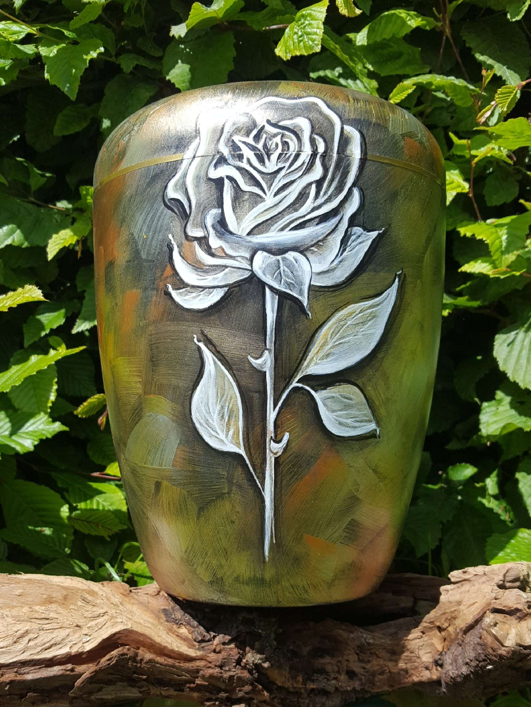 Schmuckurne bemalt mit weißer Rose