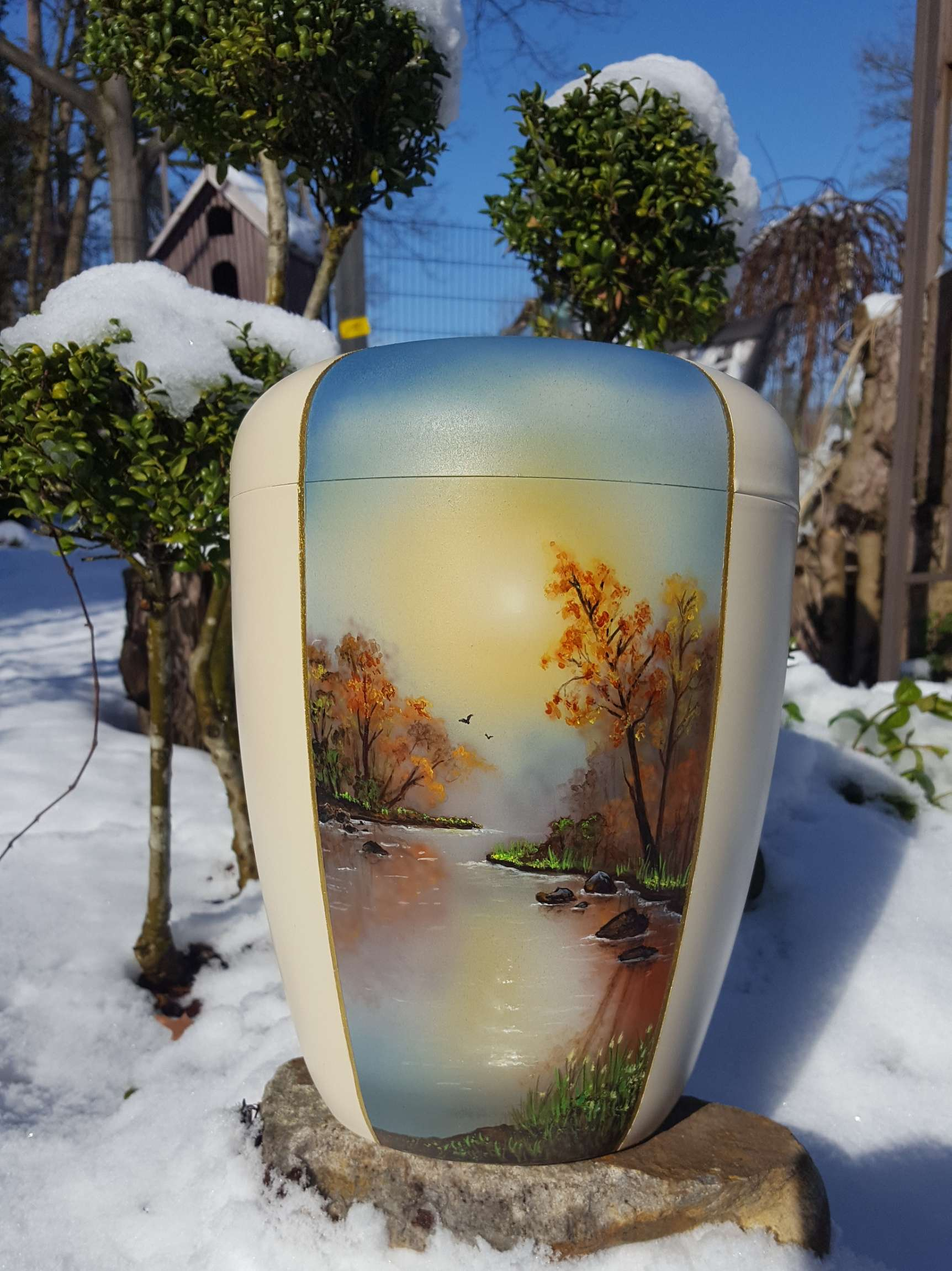 Schmuckurne bemalt mit Seelandschaft