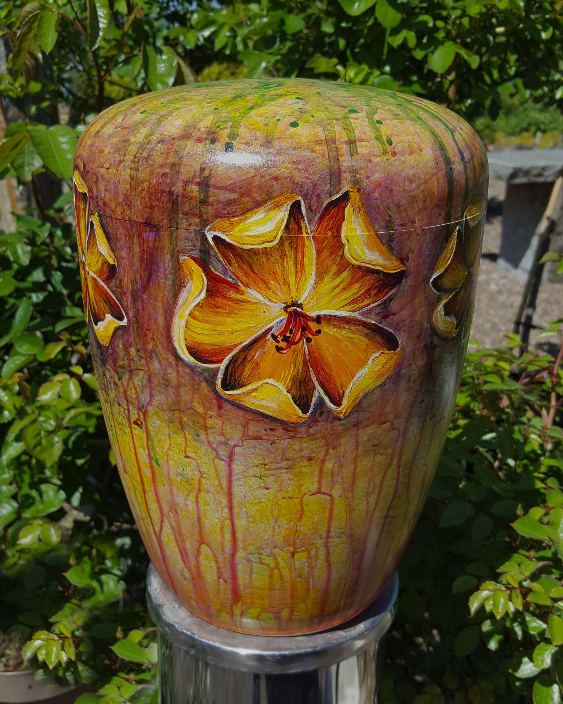 Schmuckurne bemalt mit Blüten