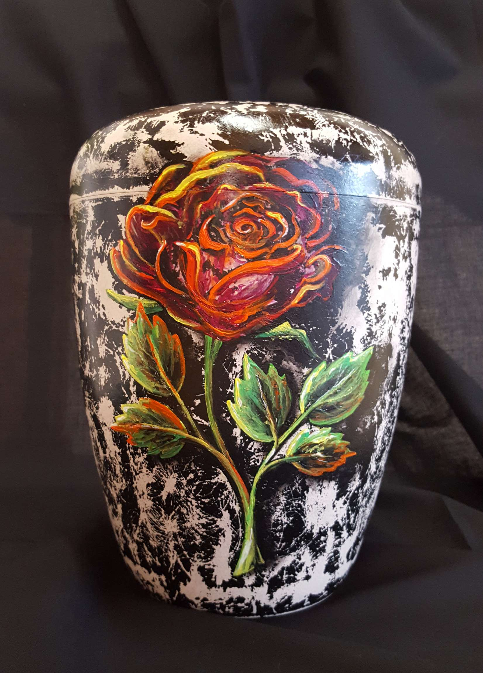 Schmuckurne bunt bemalt mit Rose