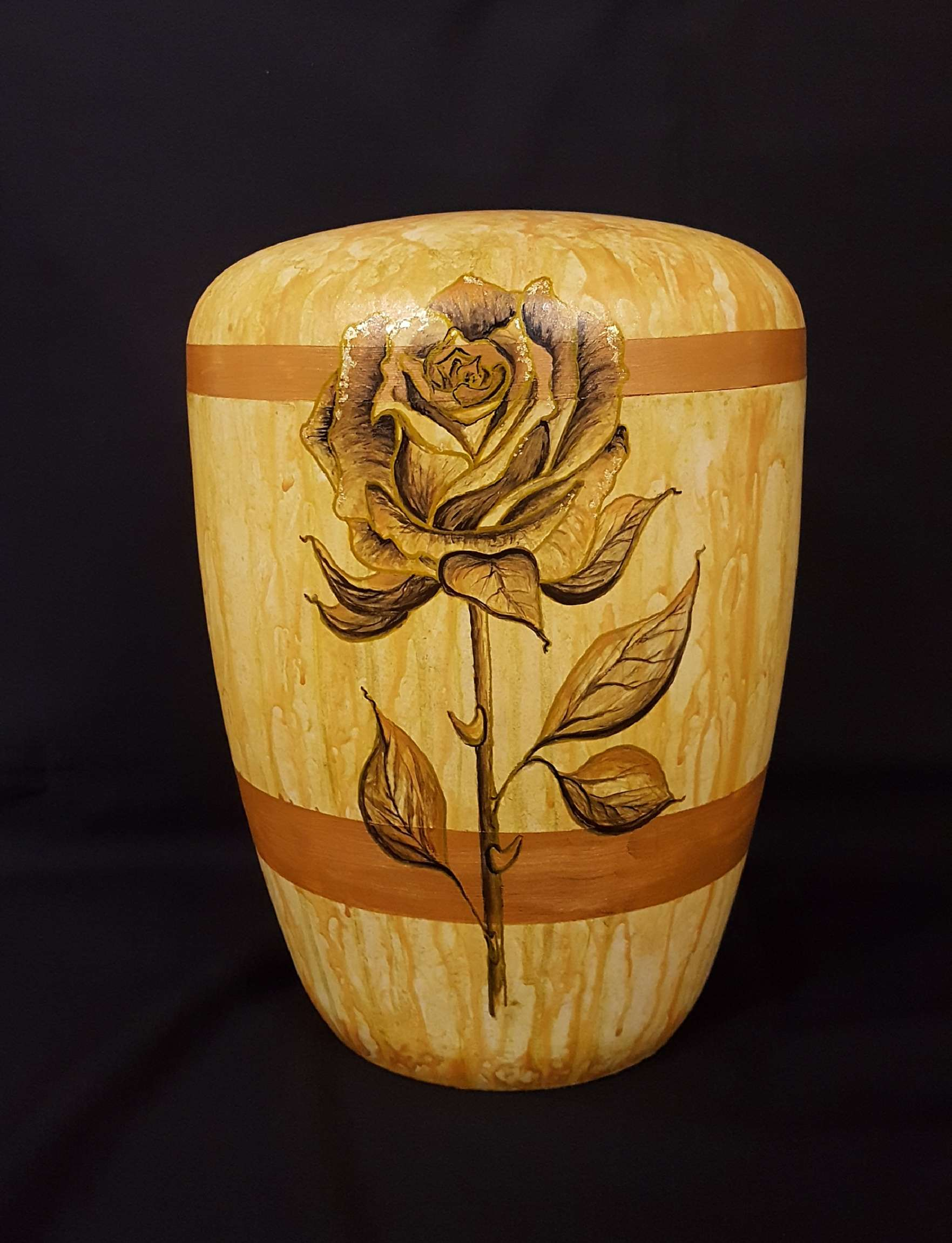 Schmuckurne Rose Ocker Gold bemalt mit Rose